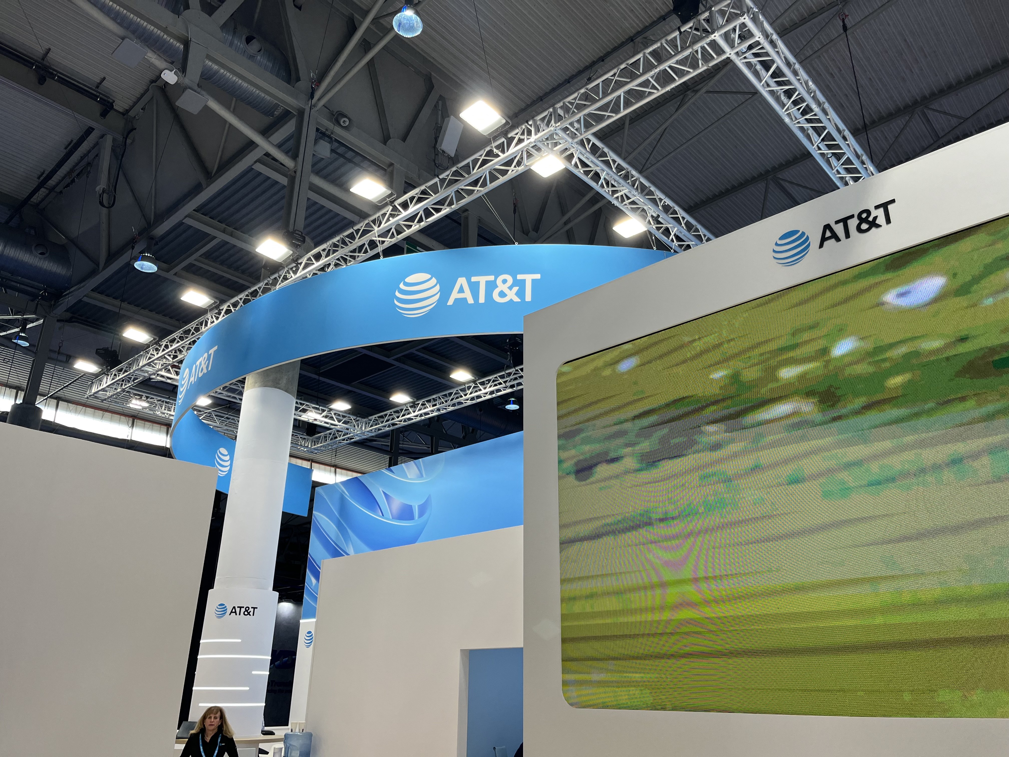 Helium Network AT&T Telefónica partnership